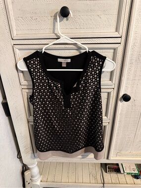 Roz & Ali Black Eyelet Sleeveless Camisole with Beige Hem